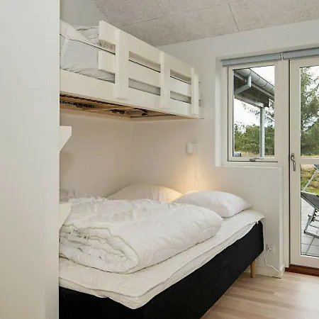 6 Person Holiday In